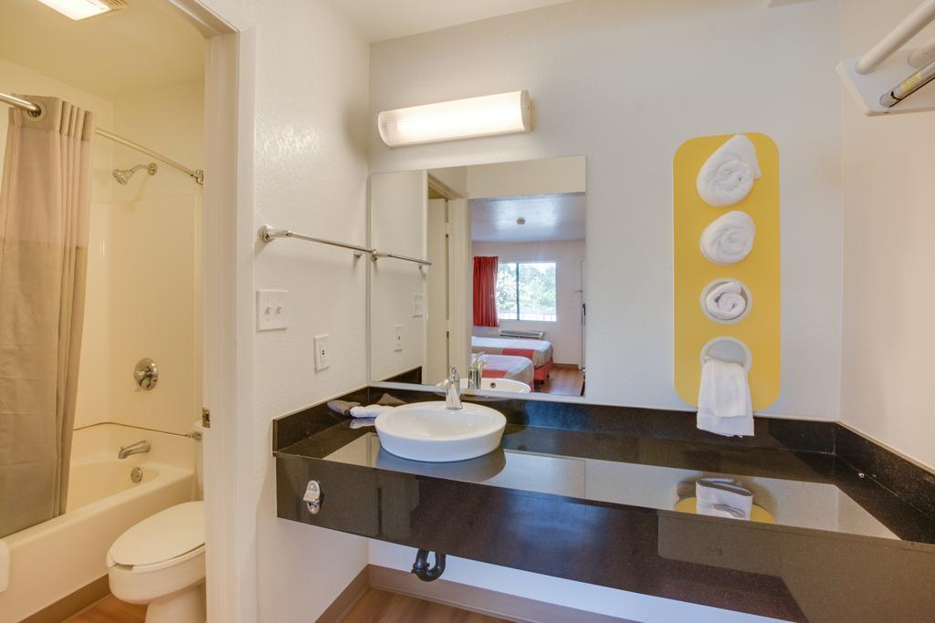 Motel 6-Columbus, Oh - West Экстерьер фото